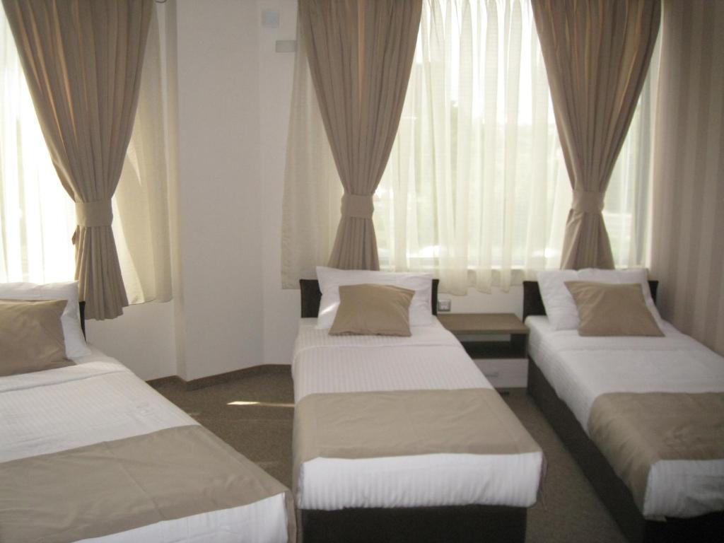 Domus Aparthotel Скопье Экстерьер фото