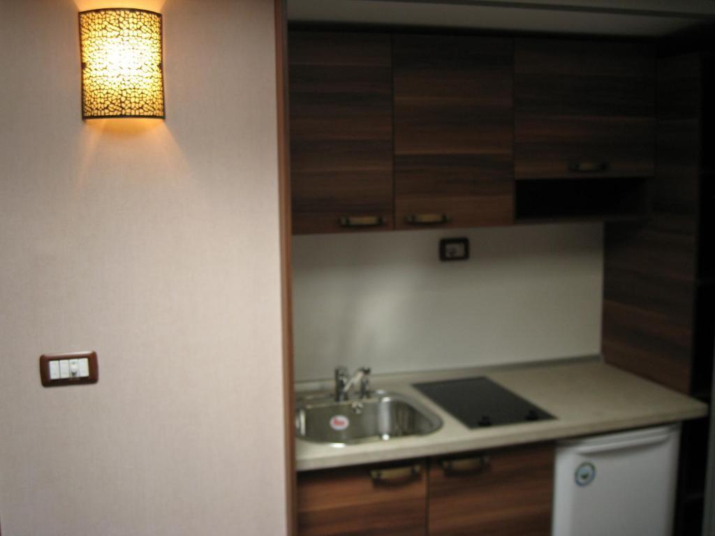 Domus Aparthotel Скопье Экстерьер фото